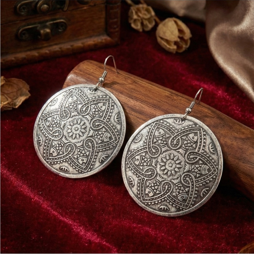 Vintage Silver-Tone Boho Medallion Earrings – Ornate Star & Fish Motif